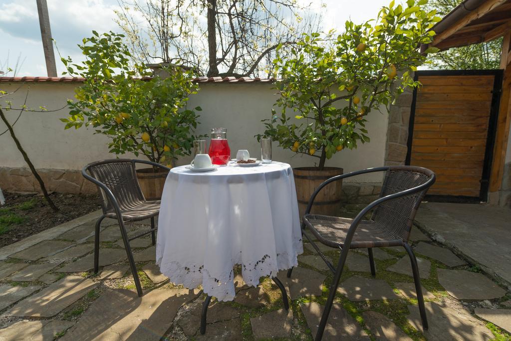 Marinovata Kashta Guest House Preslava Exterior foto