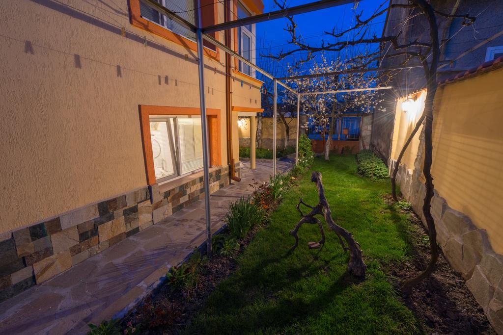 Marinovata Kashta Guest House Preslava Exterior foto